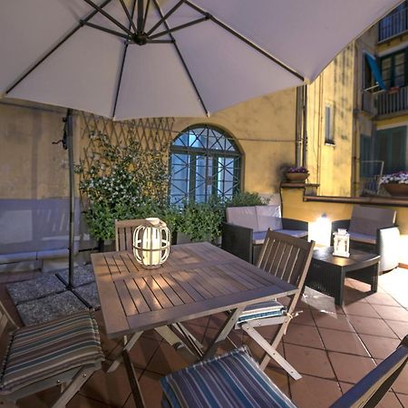 Apartamento Le Terrazze Sul Cortile Salerno Exterior foto