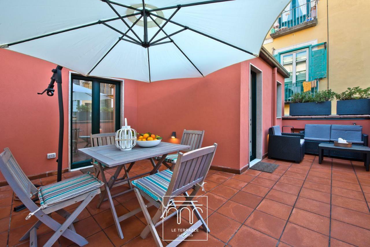 Apartamento Le Terrazze Sul Cortile Salerno Exterior foto
