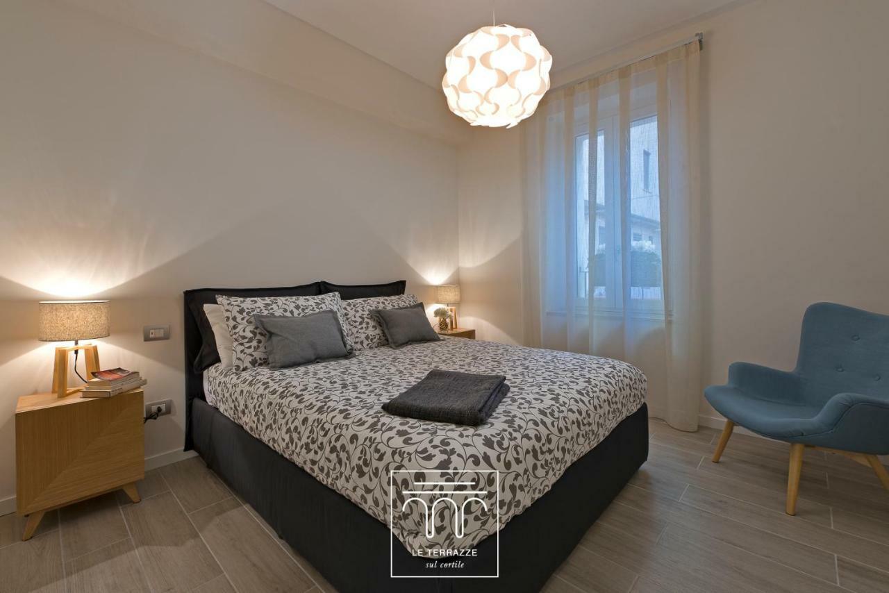 Apartamento Le Terrazze Sul Cortile Salerno Exterior foto