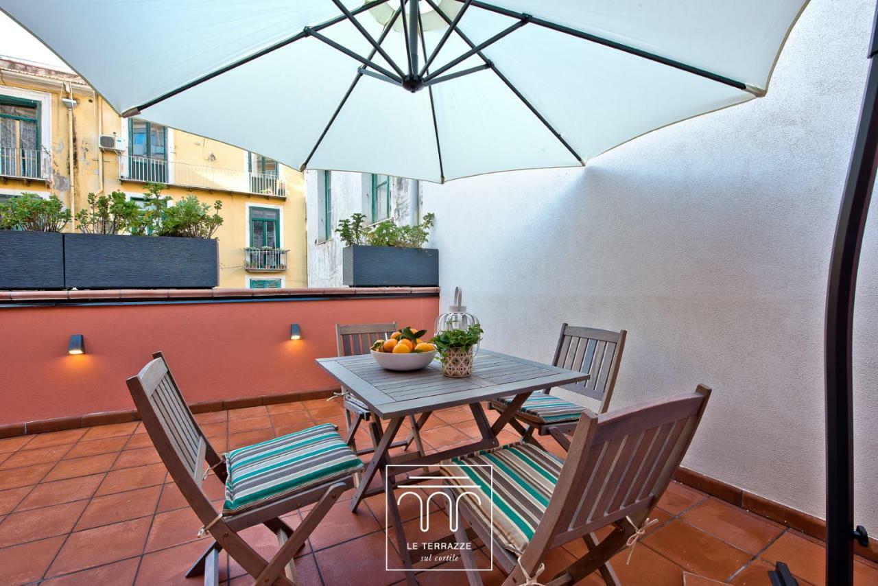 Apartamento Le Terrazze Sul Cortile Salerno Exterior foto