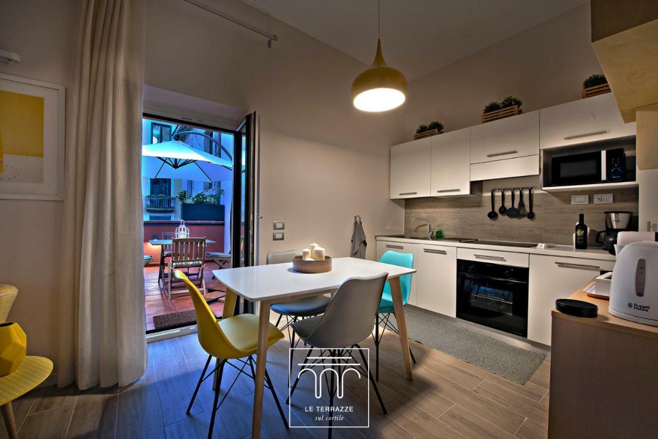Apartamento Le Terrazze Sul Cortile Salerno Exterior foto