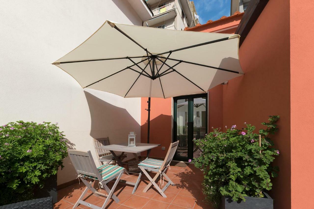 Apartamento Le Terrazze Sul Cortile Salerno Exterior foto