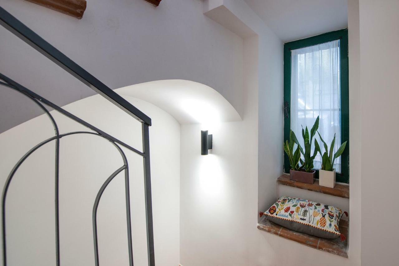 Apartamento Le Terrazze Sul Cortile Salerno Exterior foto