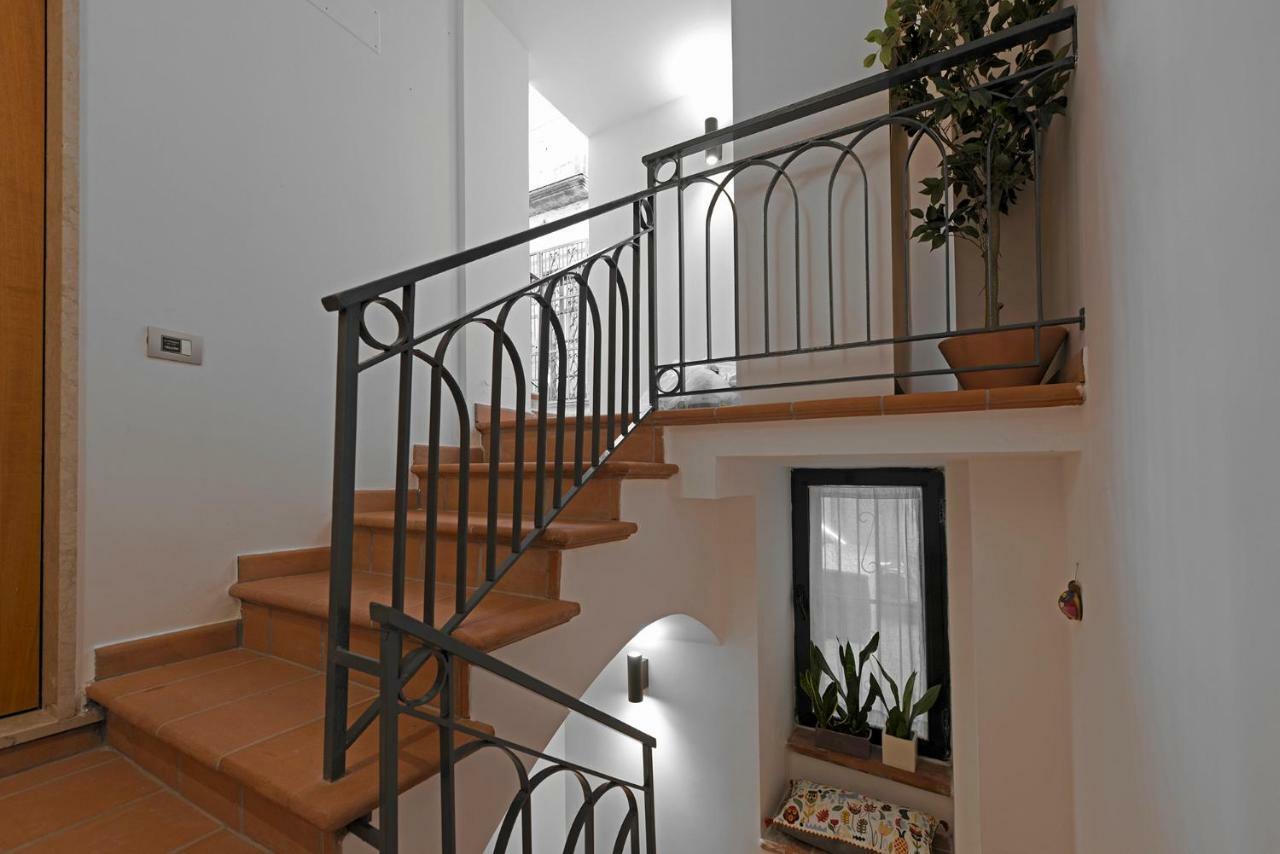 Apartamento Le Terrazze Sul Cortile Salerno Exterior foto