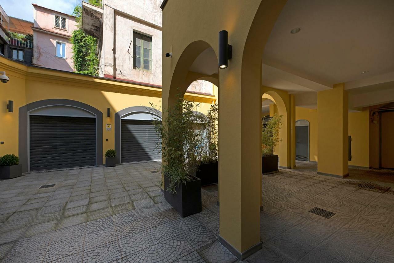 Apartamento Le Terrazze Sul Cortile Salerno Exterior foto