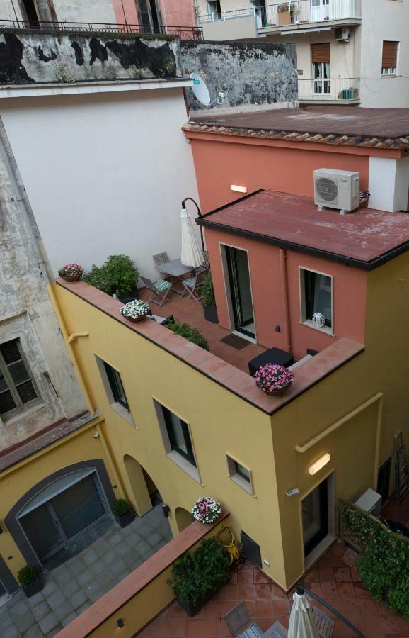 Apartamento Le Terrazze Sul Cortile Salerno Exterior foto