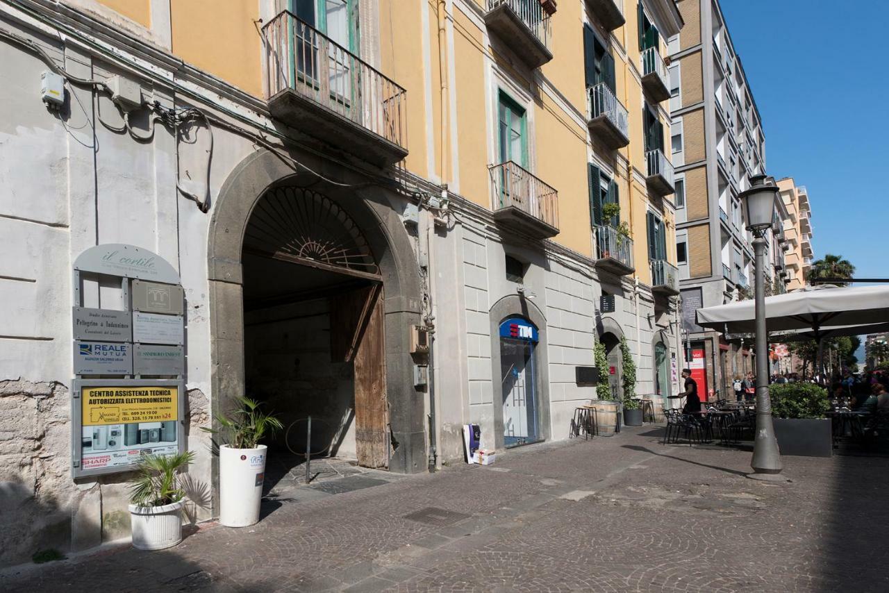 Apartamento Le Terrazze Sul Cortile Salerno Exterior foto