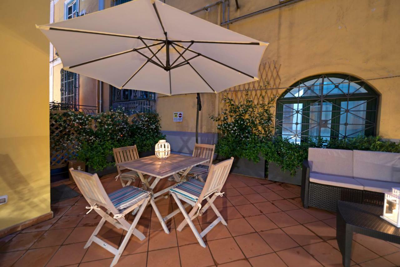 Apartamento Le Terrazze Sul Cortile Salerno Exterior foto