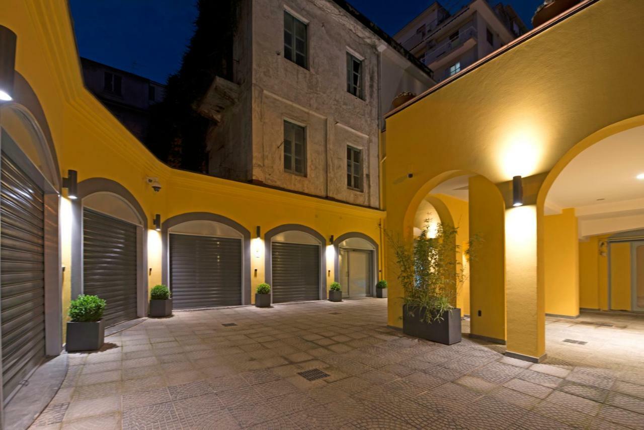 Apartamento Le Terrazze Sul Cortile Salerno Exterior foto
