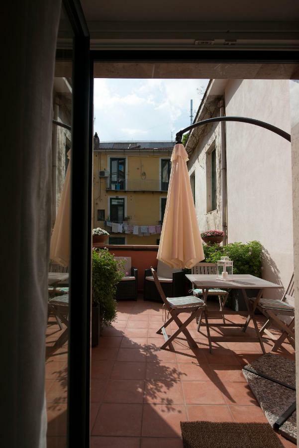 Apartamento Le Terrazze Sul Cortile Salerno Exterior foto