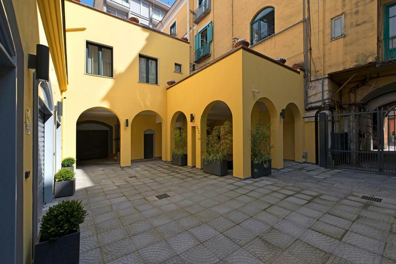 Apartamento Le Terrazze Sul Cortile Salerno Exterior foto
