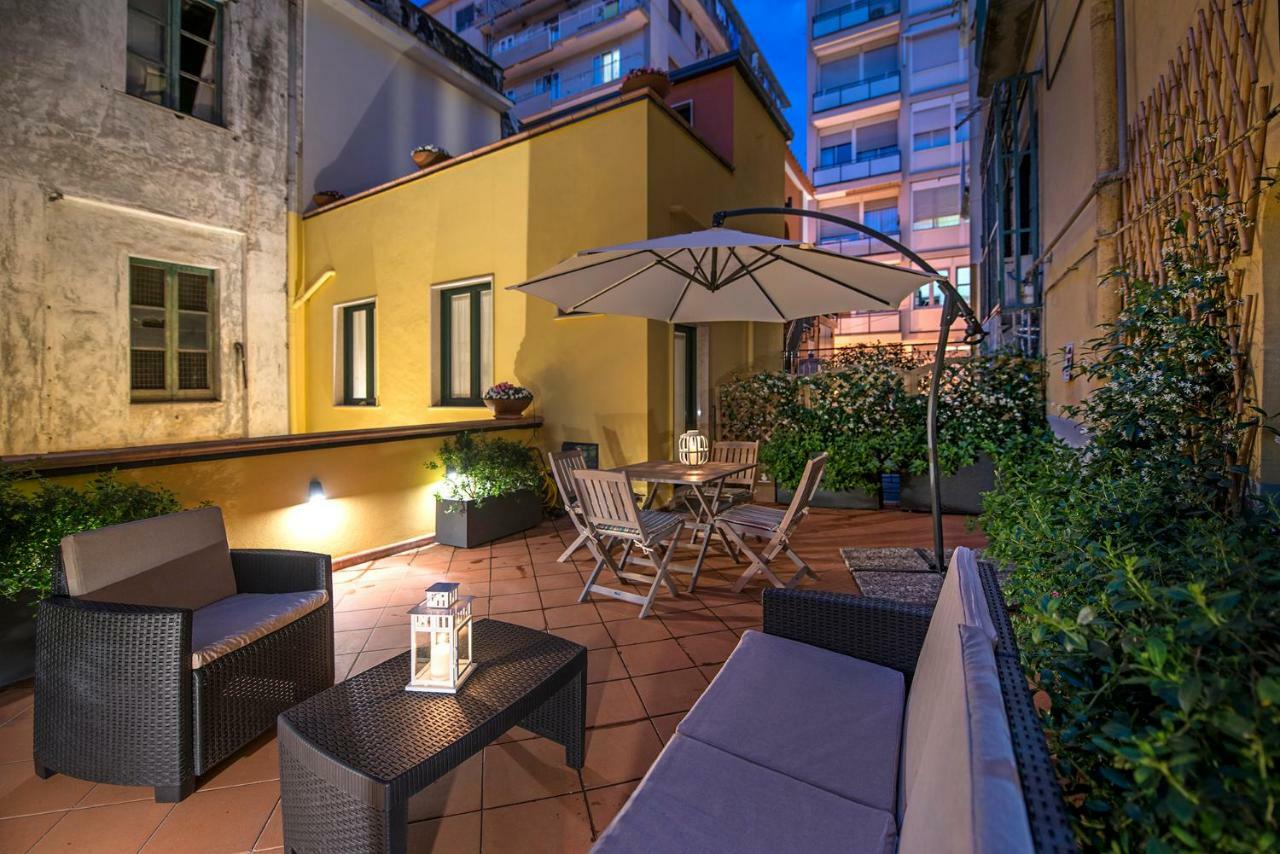 Apartamento Le Terrazze Sul Cortile Salerno Exterior foto