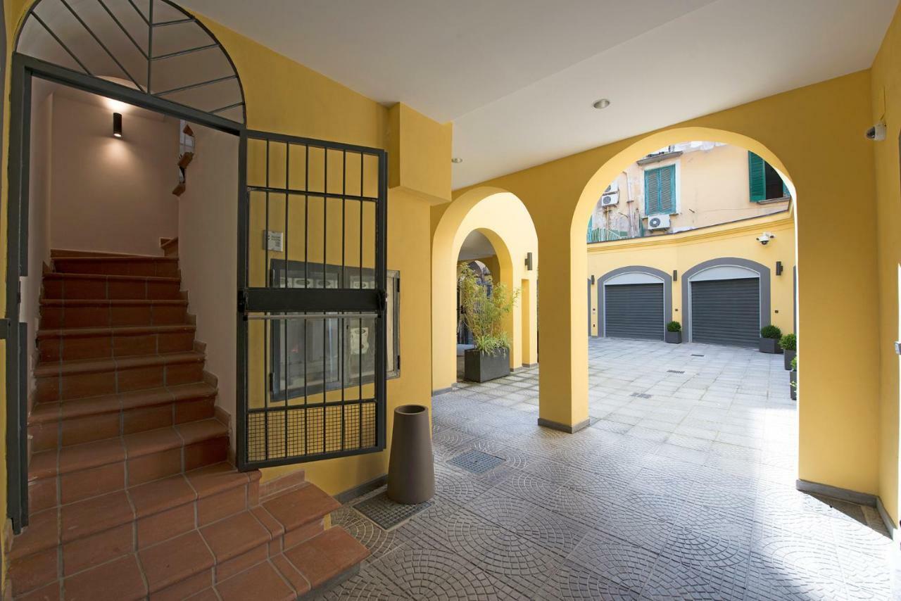 Apartamento Le Terrazze Sul Cortile Salerno Exterior foto